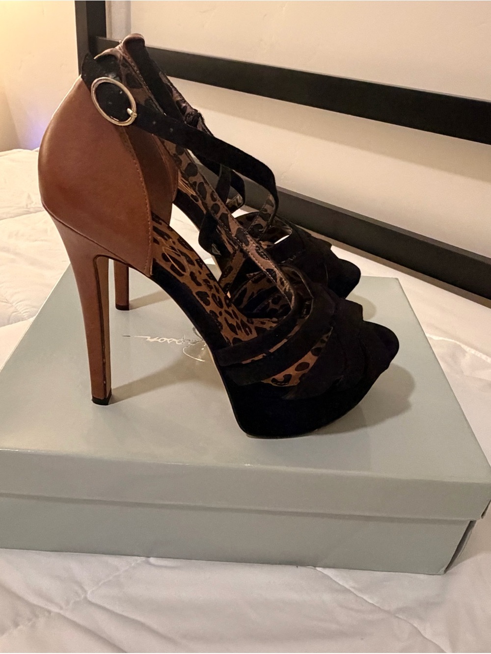 Jessica Simpson platform Pumps